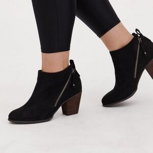 Torrid Black Faux Suede Ankle Boots Heels Booties Side Zipper Size 10 W Wide